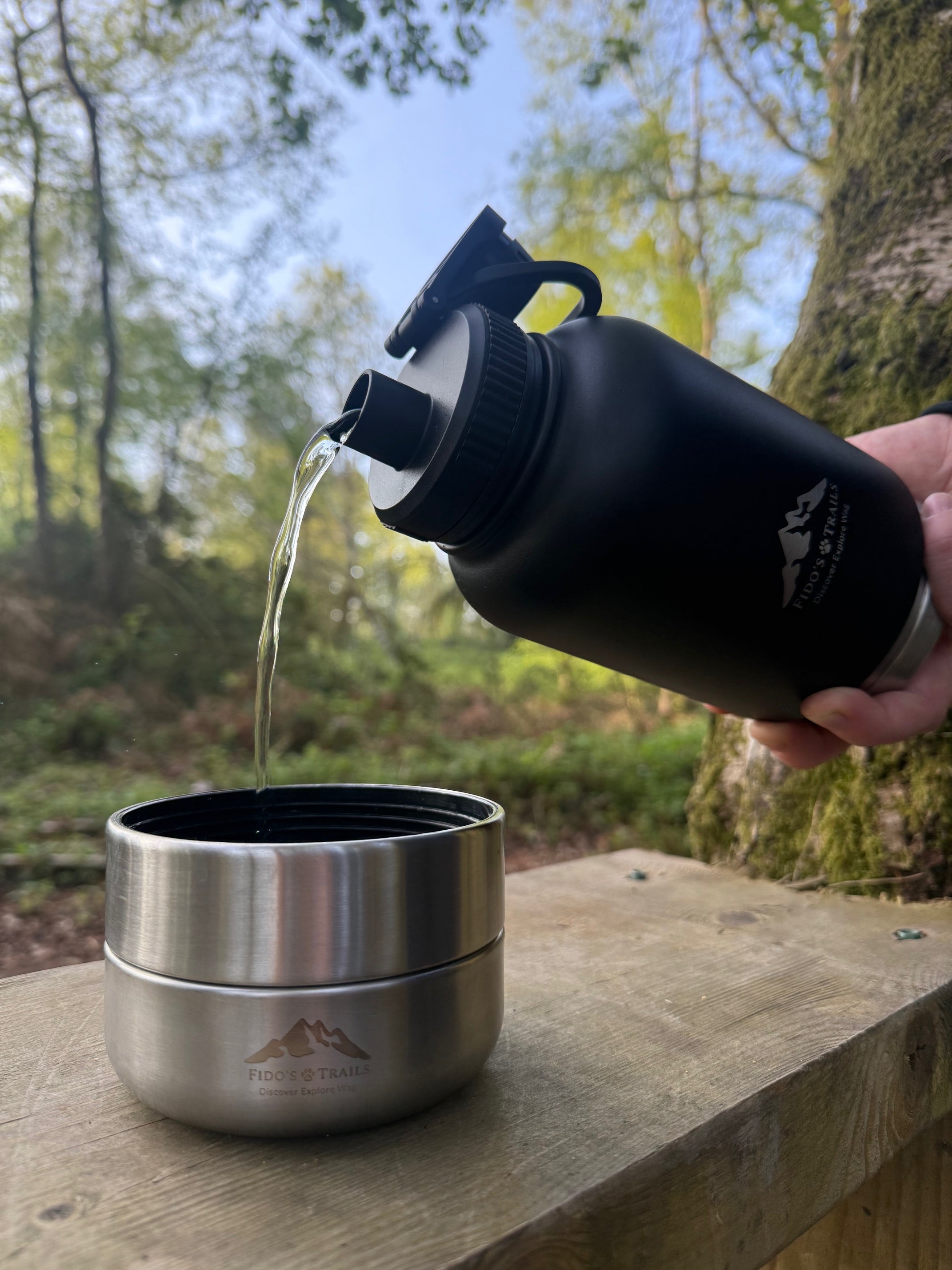 Fido's Trails 3-in-1 Water Bottle with Detachable Bowls – For Dogs & Owners, 1 Litre Black 3-in-1 Water bottle Black Black