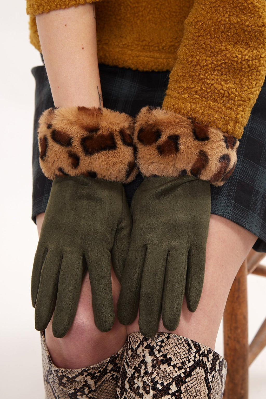 Louche Cadhla Faux Suede And Fur Cuffed Touch Screen Gloves - Green gloves Green Green