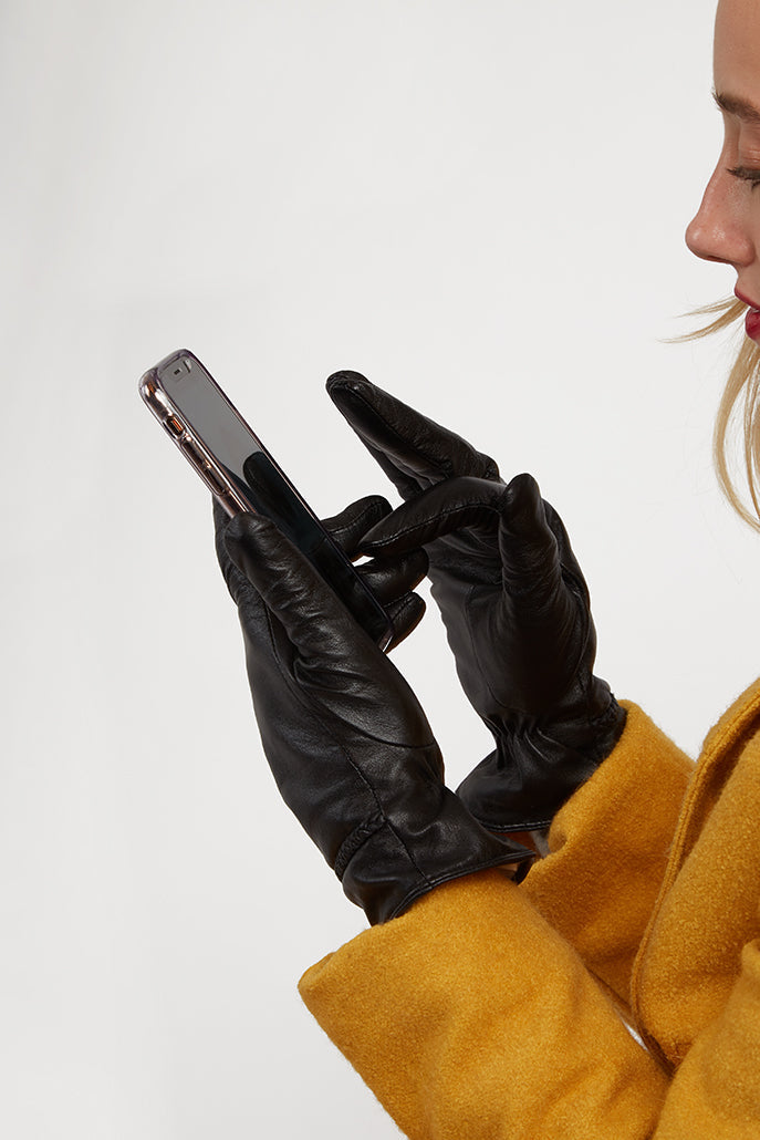 Tema Black Leather Touchphone Gloves. Gloves S/M S/M M/L